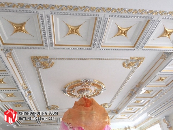 Trần cổ điển dát vàng